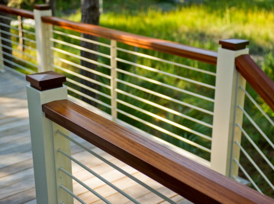 Крепёж 17.150 предназначен для скрытого монтажа горизонтальных деревянных перил и перемычек между деревянными столбами уличных лестниц и ограждений